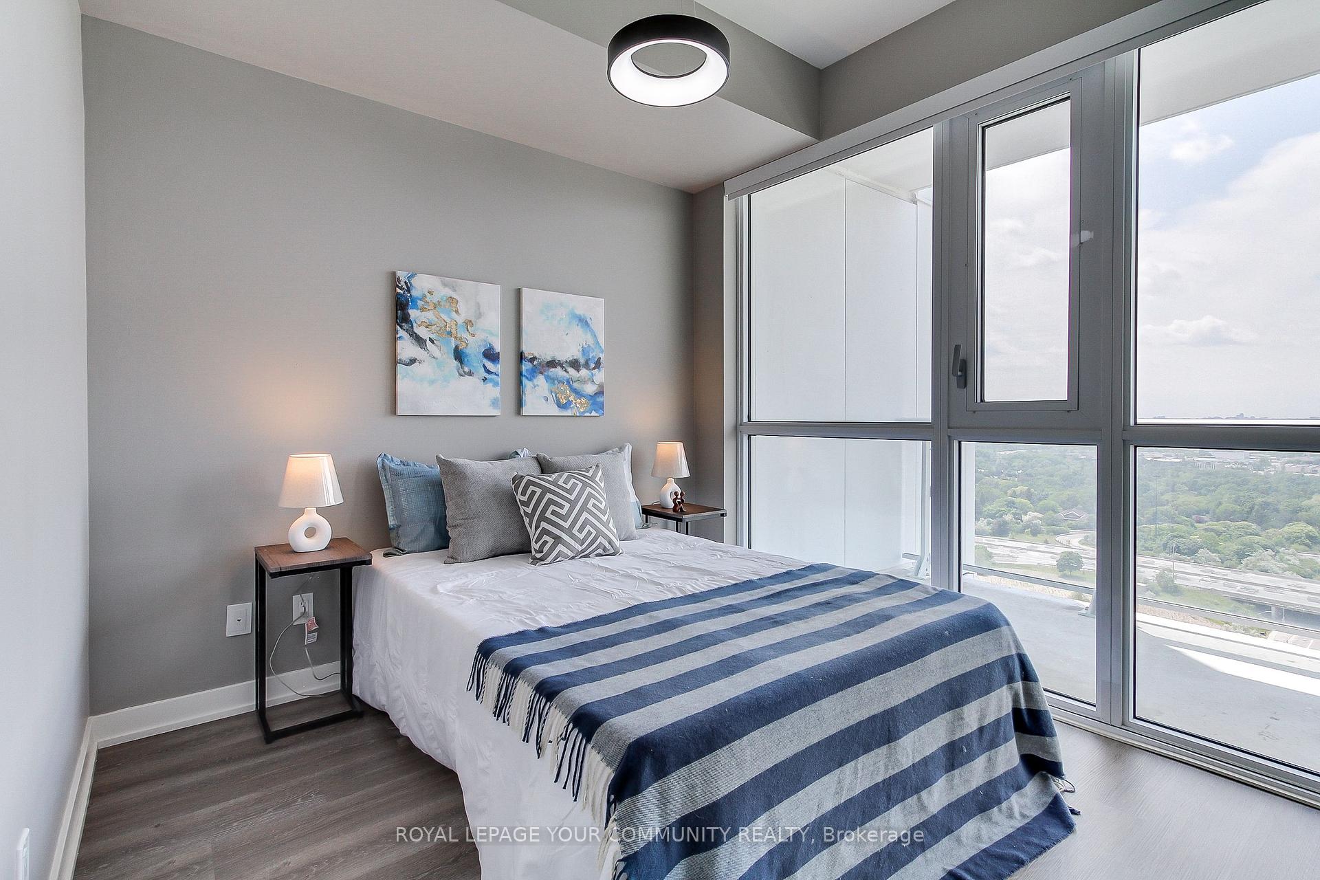 2 Bedrooms Condo at 10 Deerlick, Toronto For sale