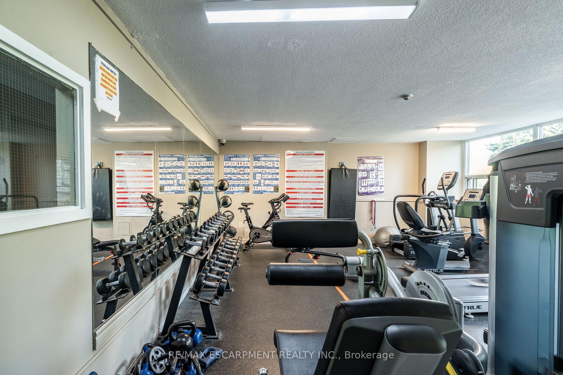 2 Bedrooms Condo at 530 Lolita, Mississauga For sale
