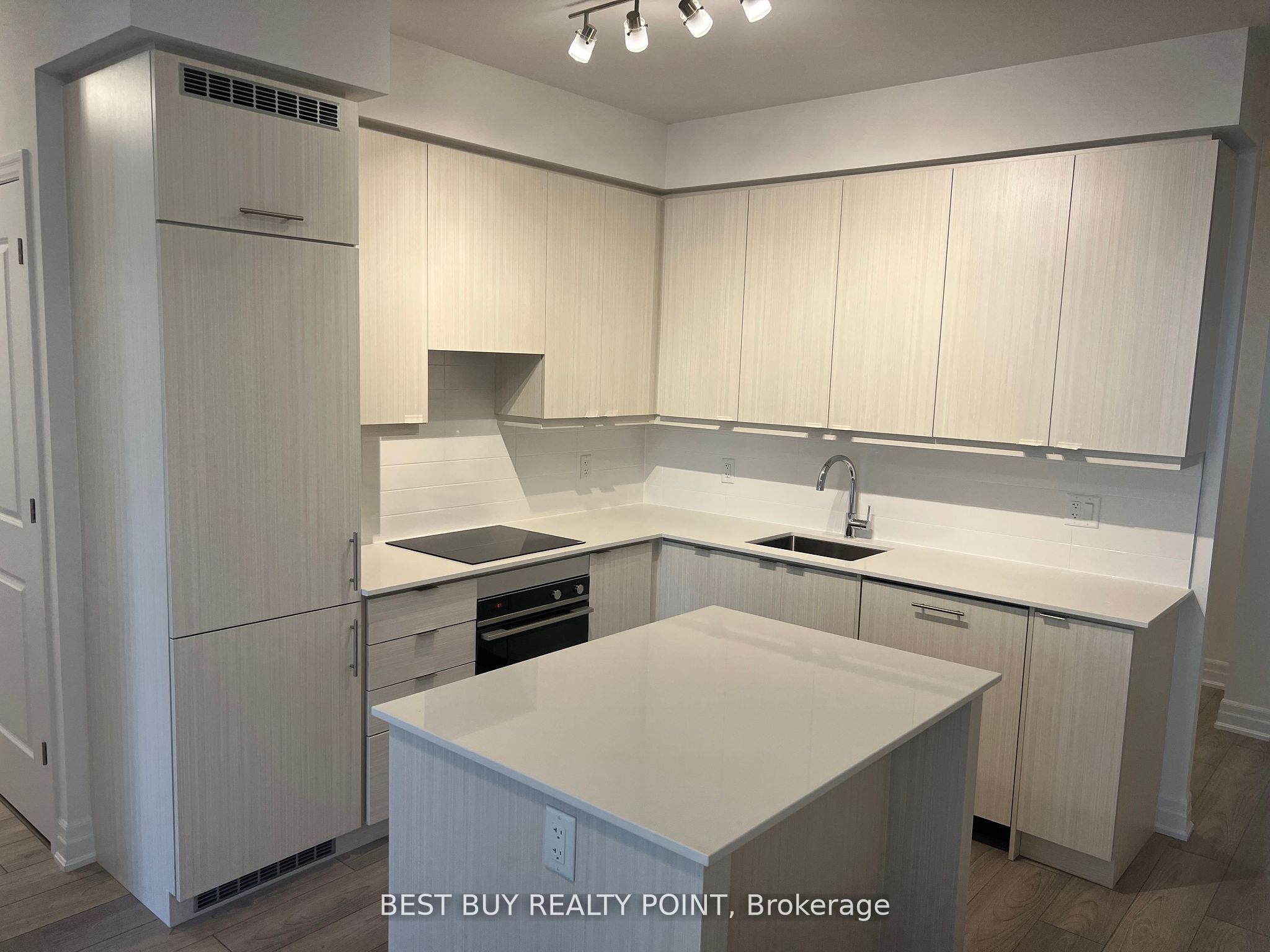 36 Elm Drive W, #201