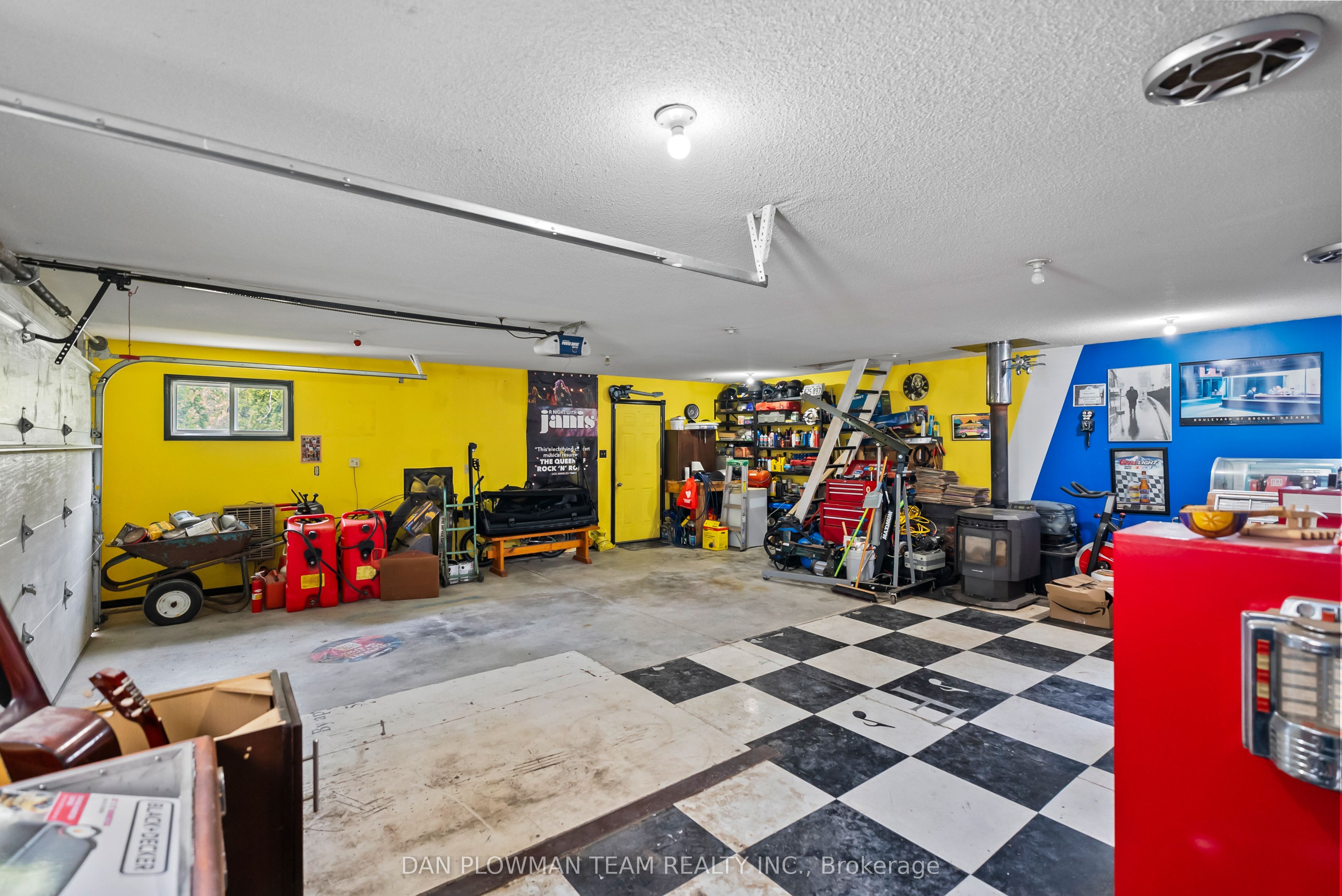 32 Beach Road
