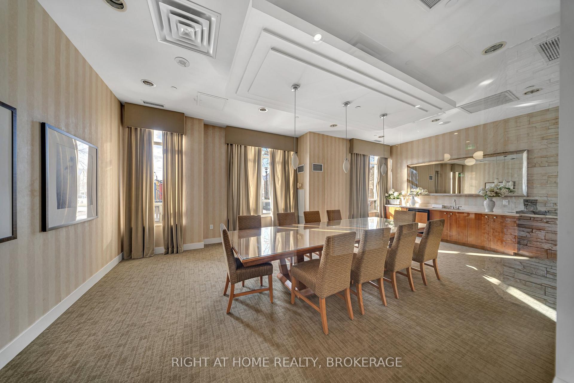 2 Bedrooms Condo at 55 STRATHAVEN, Mississauga For sale