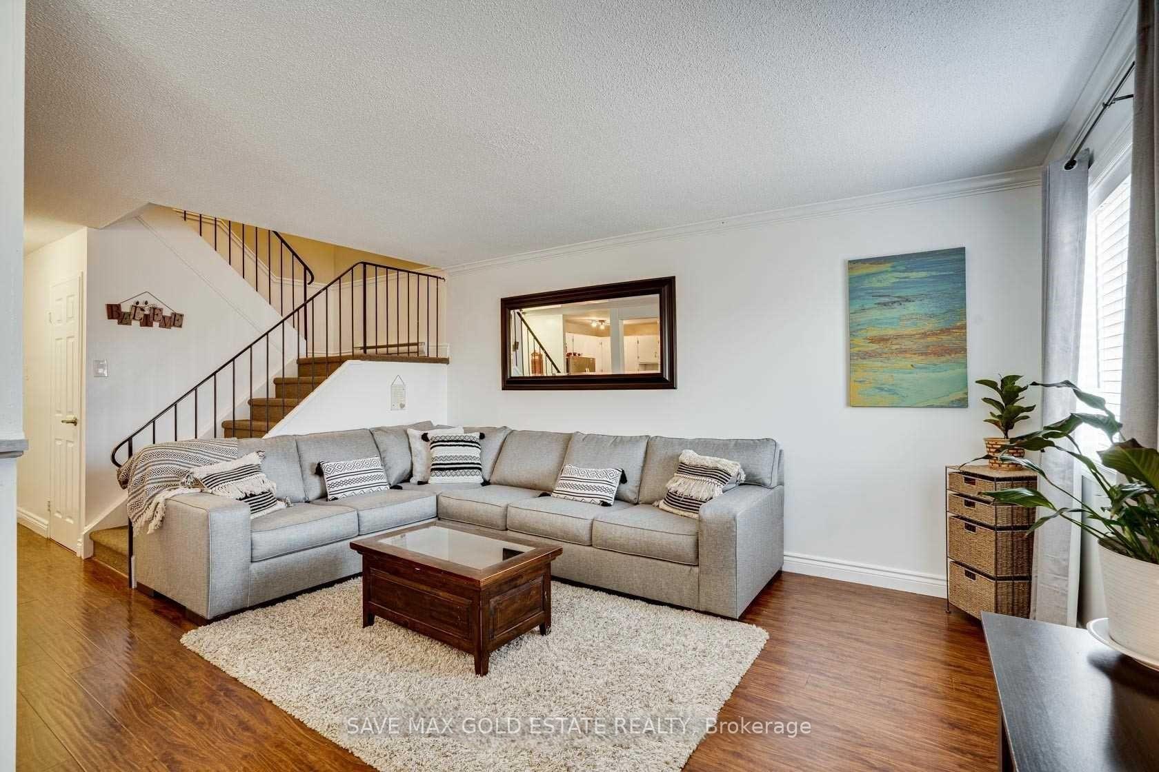 4 Bedrooms Condo at 1066 FALGARWOOD, Oakville For sale