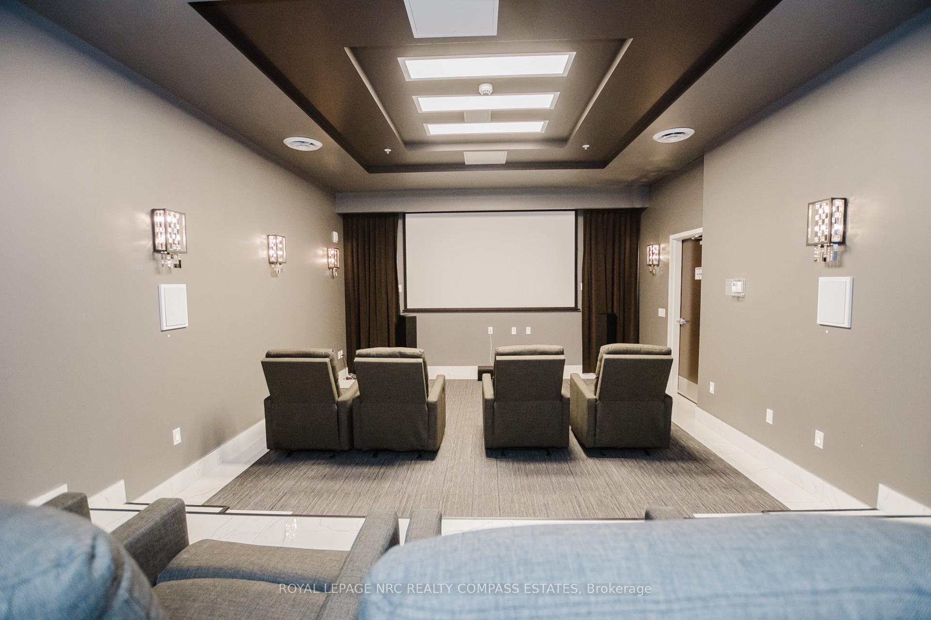 2 Bedrooms Condo at 118 King,  Hamilton For sale