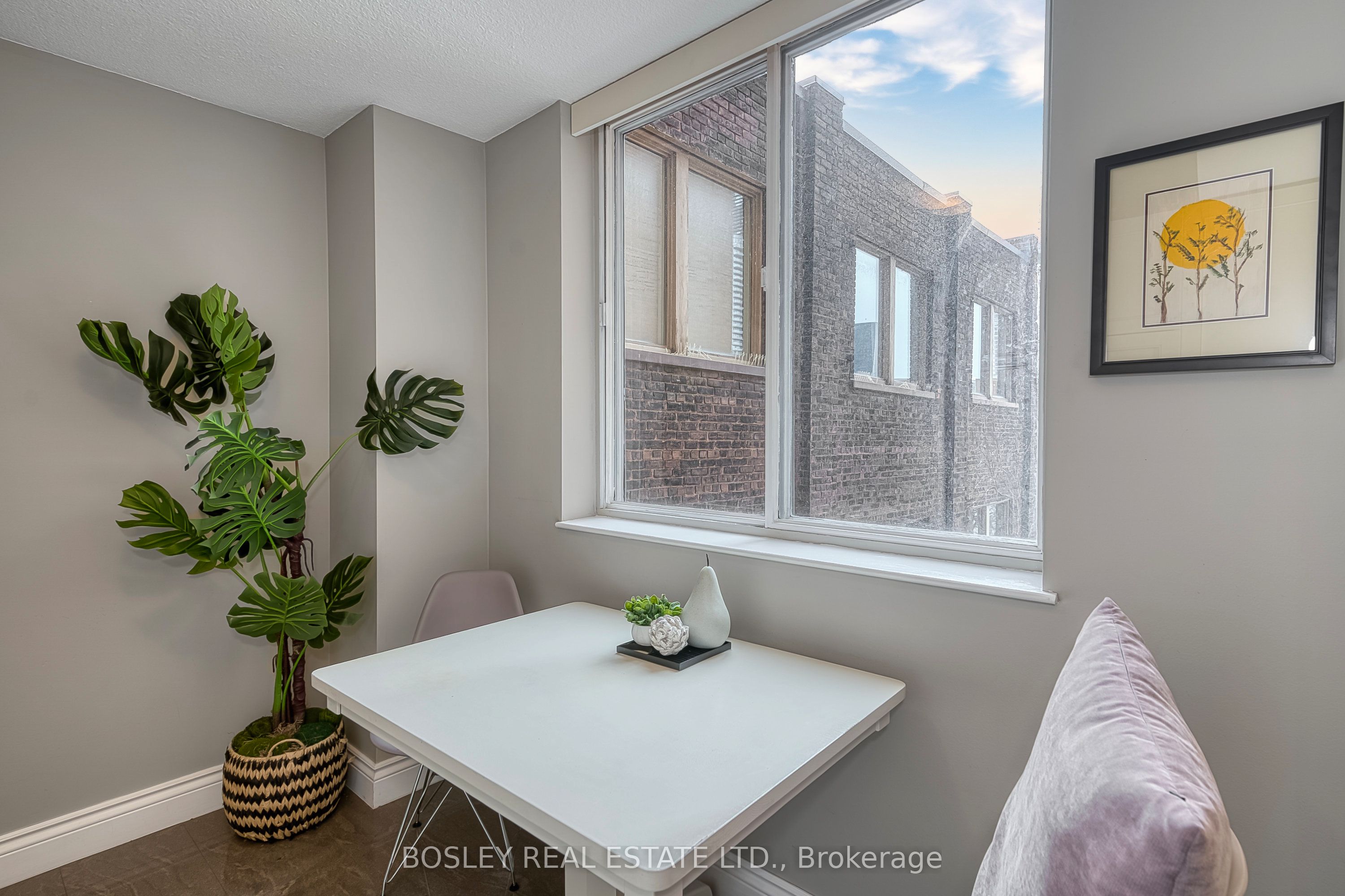 135 George Street S, #402