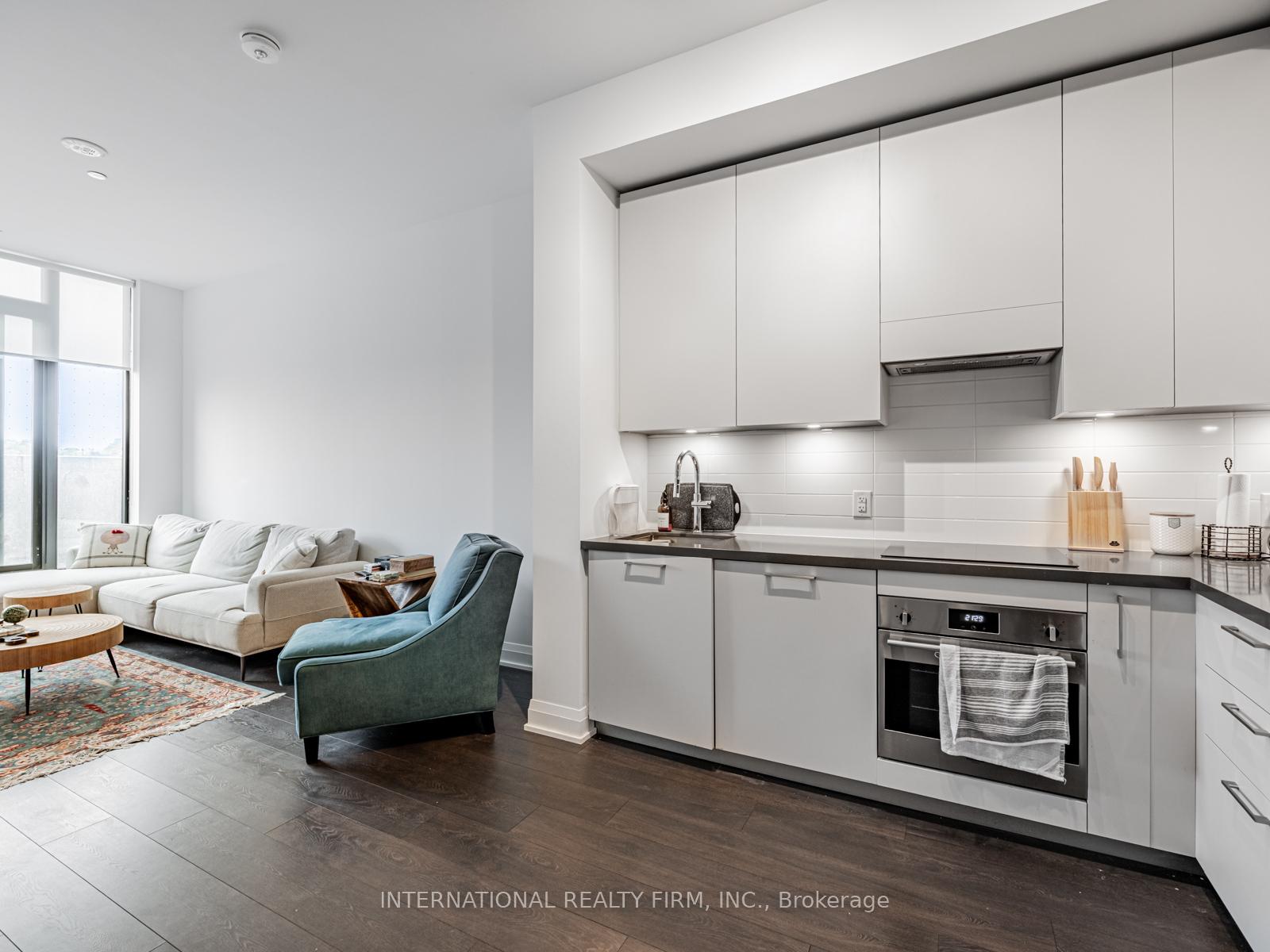 2 Bedrooms Condo at 33 Frederick Todd, Toronto For sale
