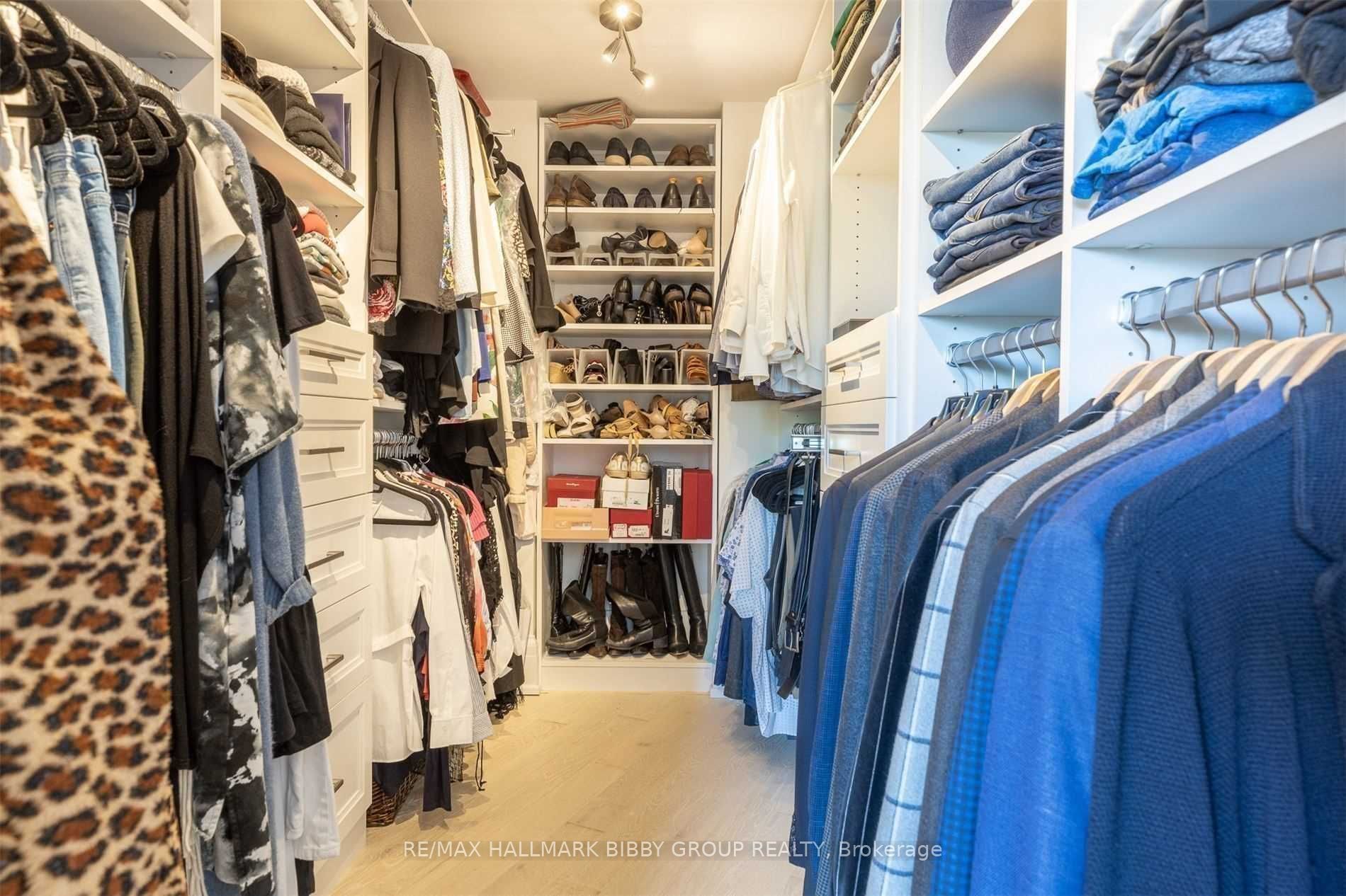 3 Bedrooms Condo at 181 Davenport,  Toronto For sale