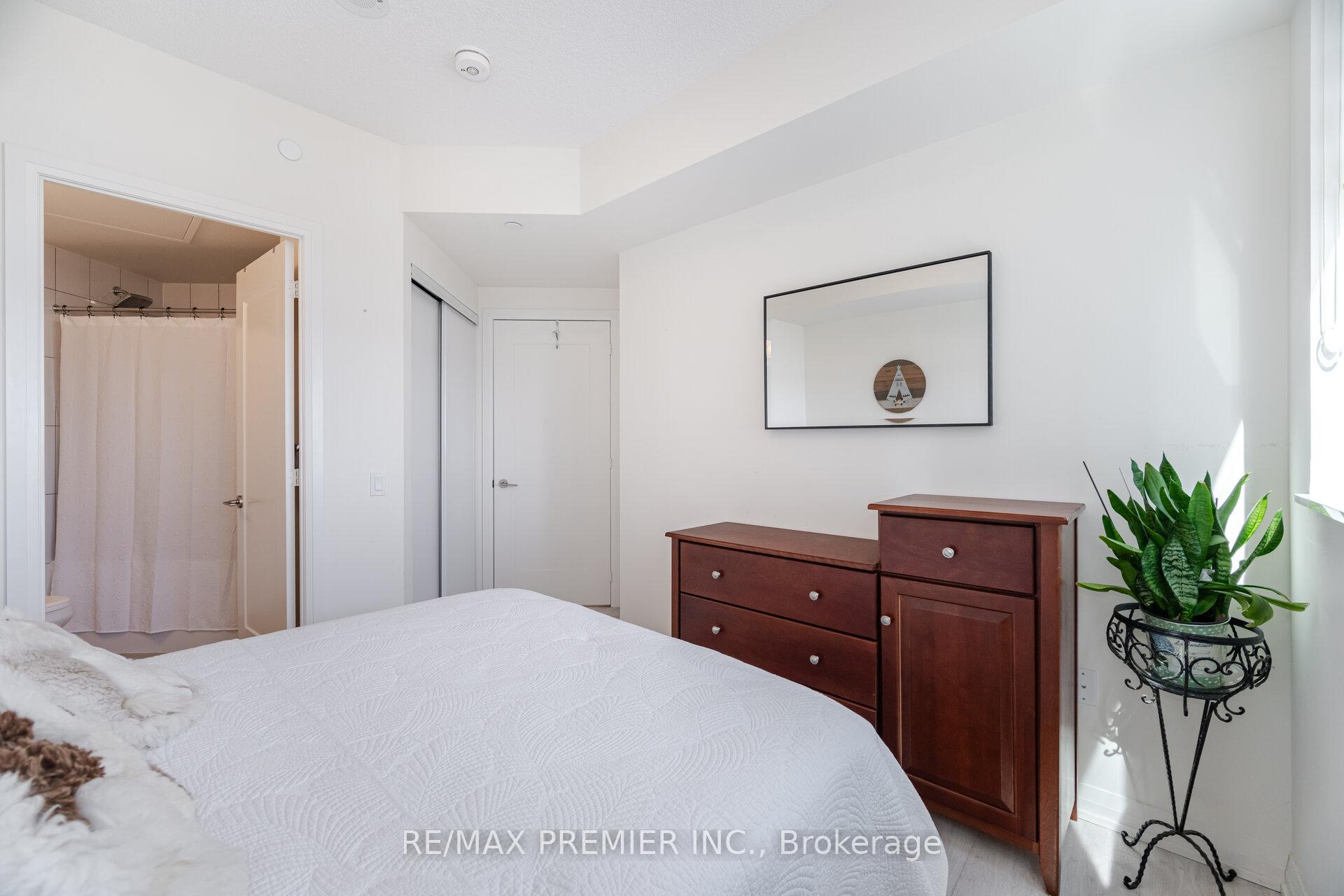 2 Bedrooms Condo at 9000 Jane, Vaughan For sale
