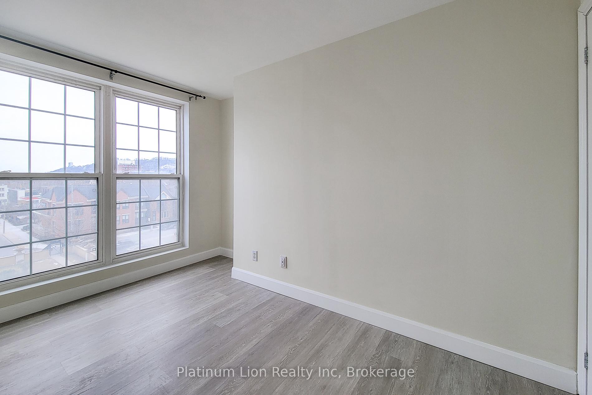 2 Bedrooms Condo at 135 James,  Hamilton For sale