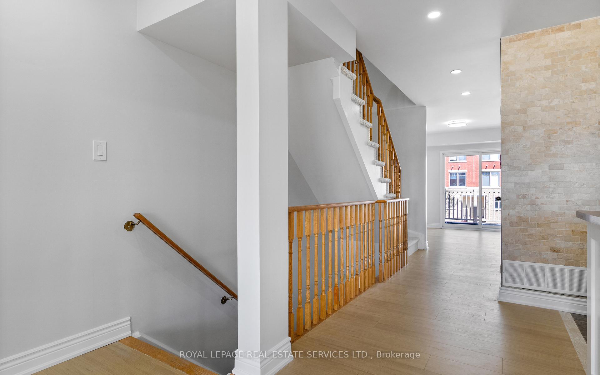 4 Bedrooms Condo at 5025 Ninth, Mississauga For sale