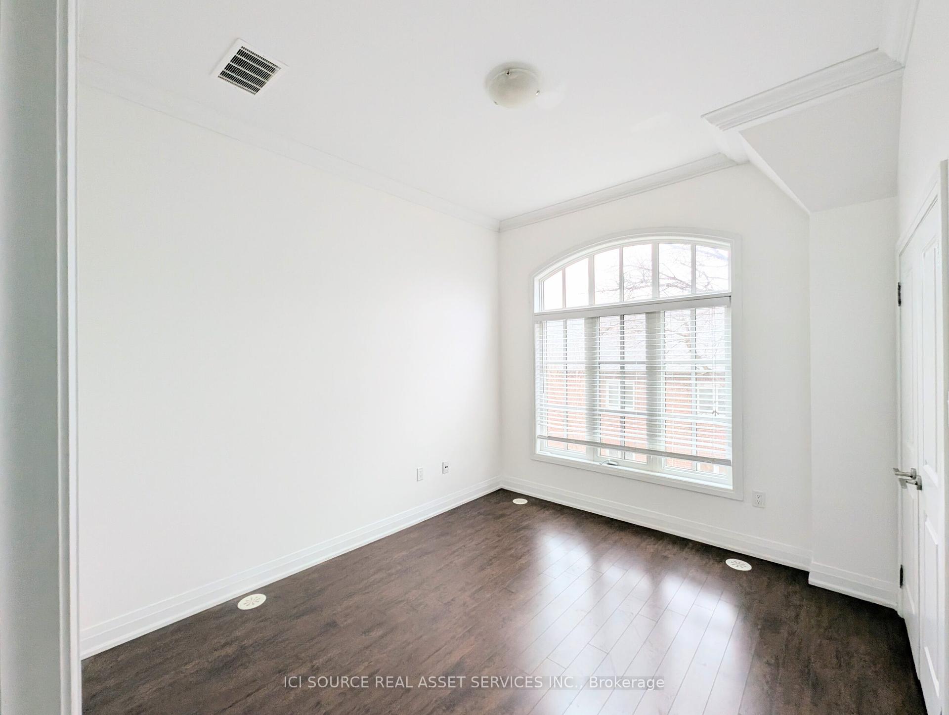 2 Bedrooms Condo at 3077 Cawthra,  Mississauga For sale