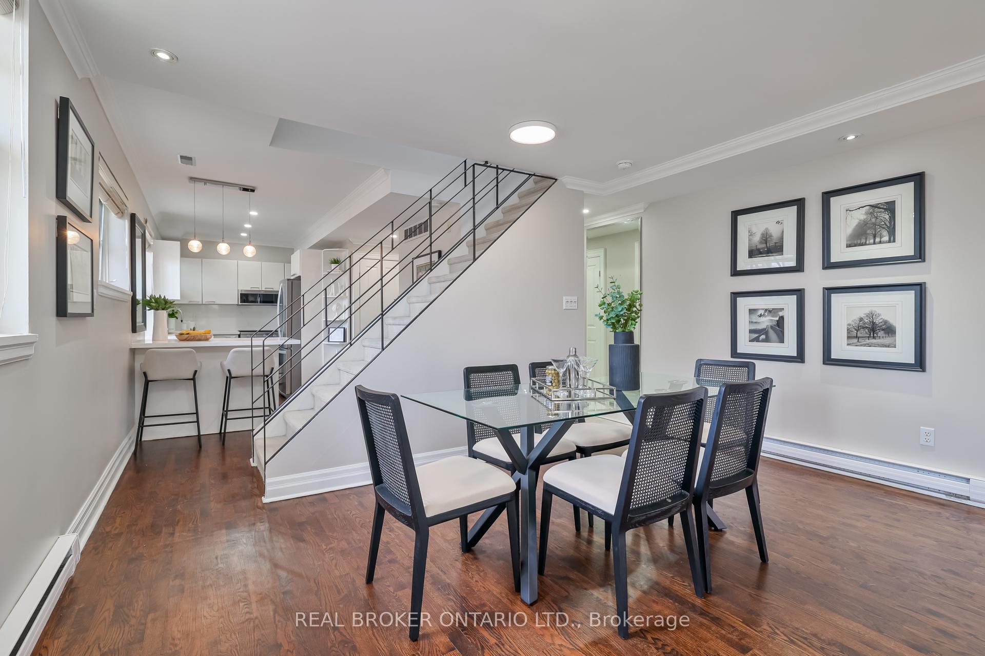 2 Bedrooms Condo at 195 Poplar Plains, Toronto For sale