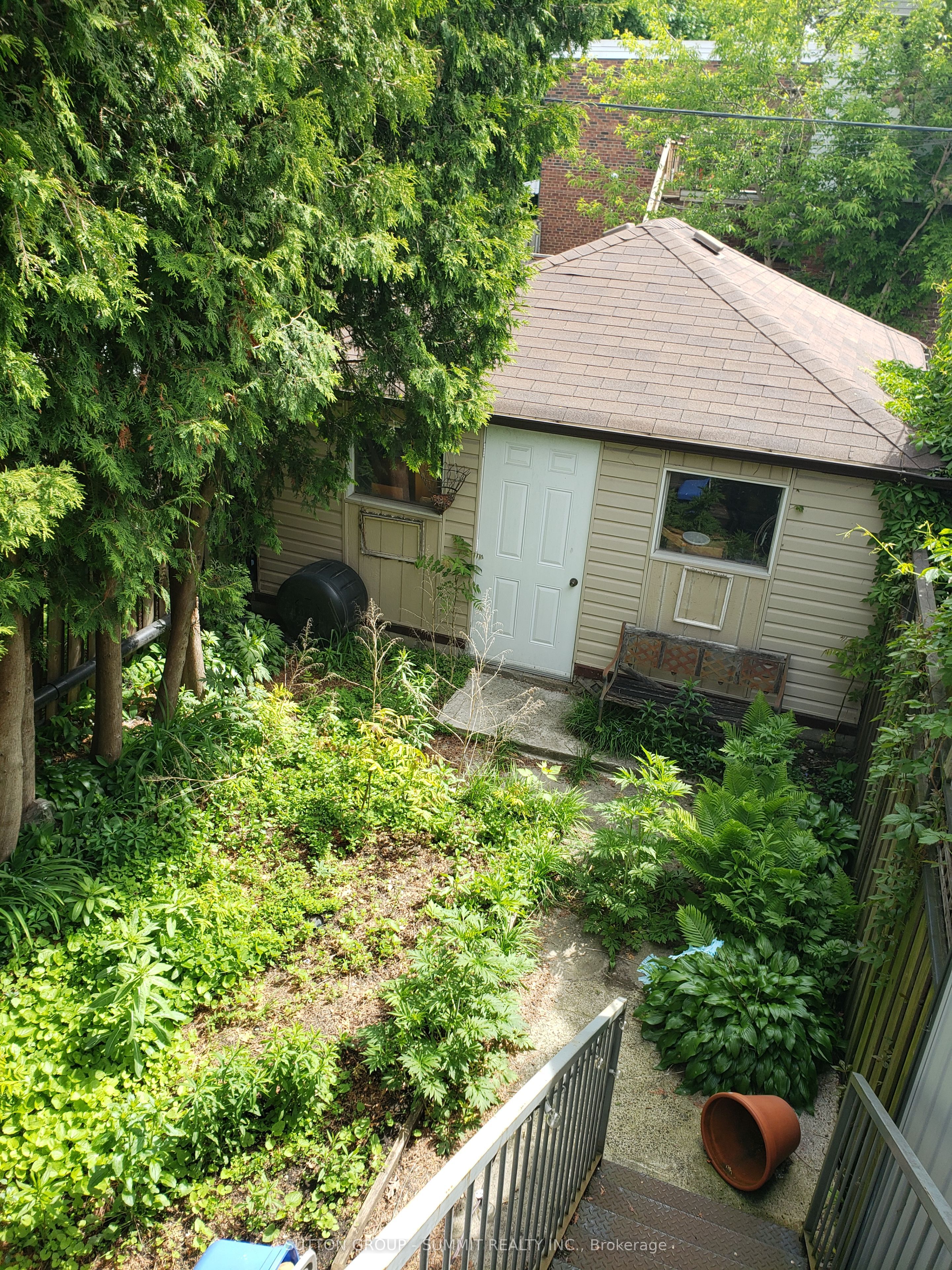 281 Roncesvalles Avenue E
