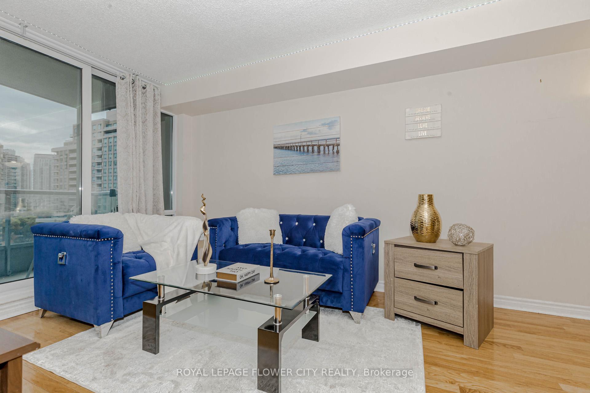 2 Bedrooms Condo at 1 Elm,  Mississauga For sale