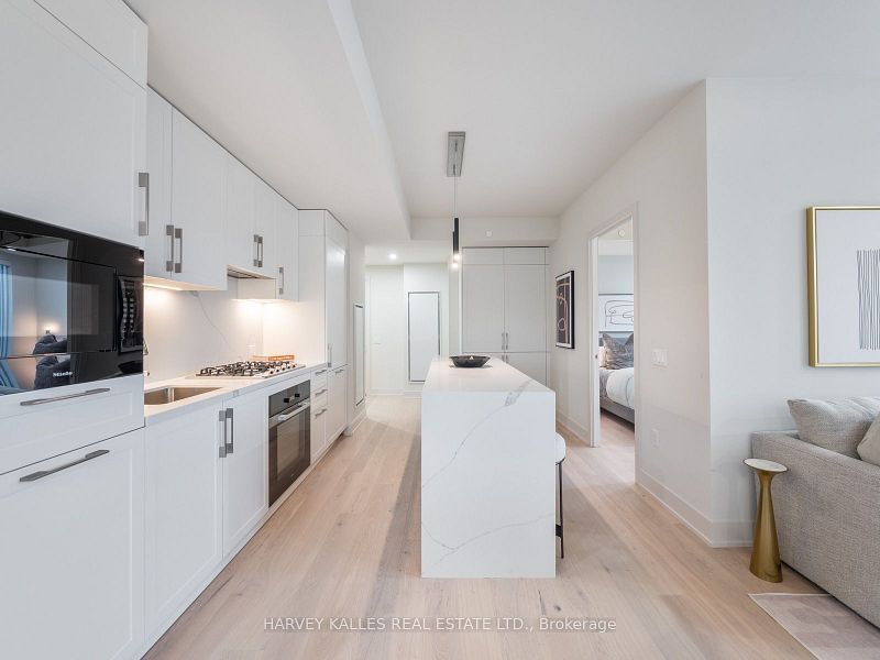 8 Manor Road W 410