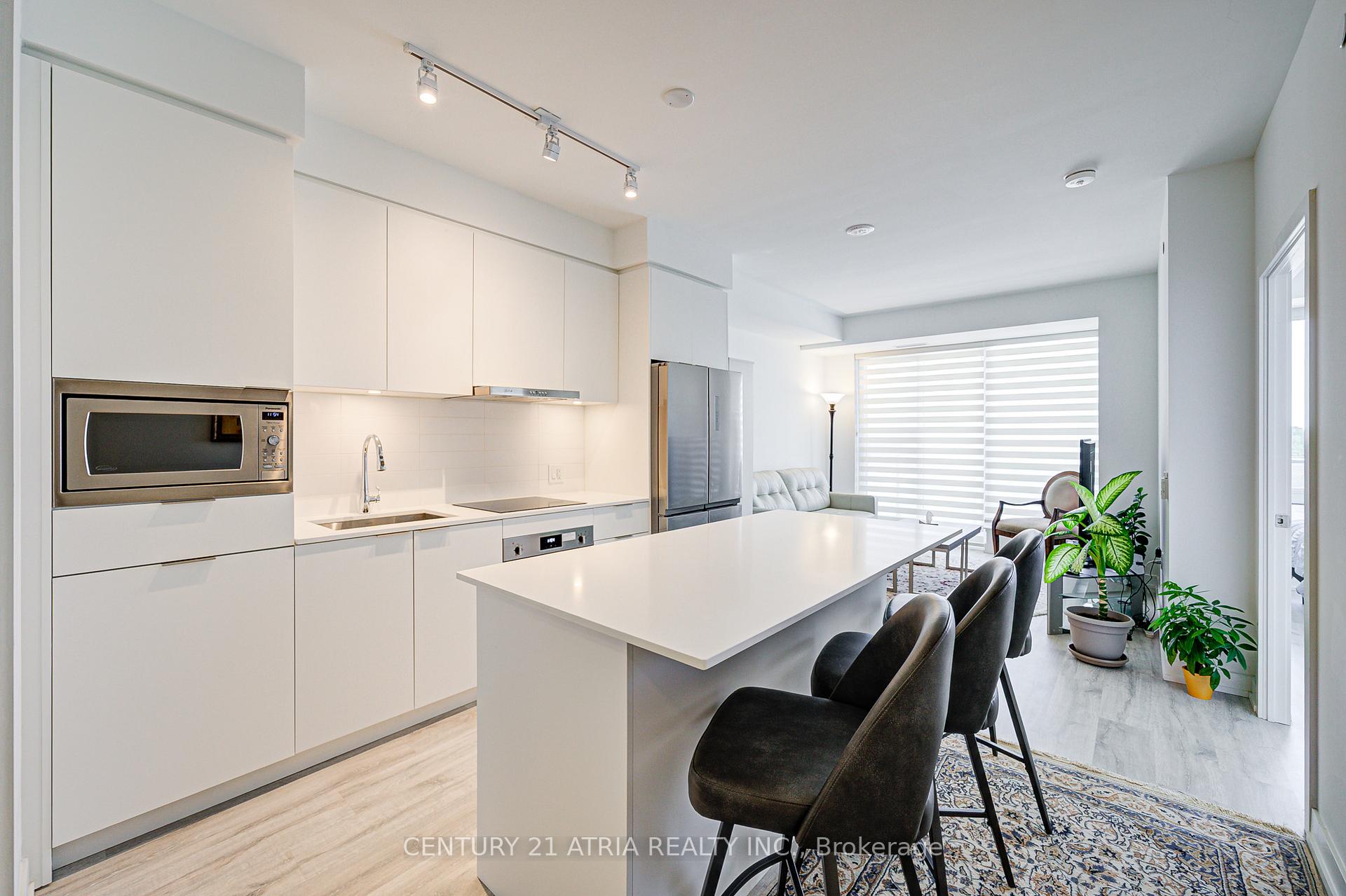 3 Bedrooms Condo at 7 Golden Lion, Toronto For sale