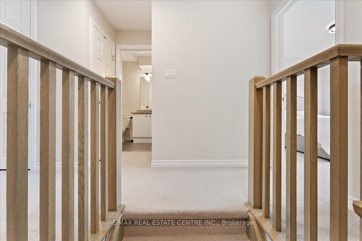 2 Bedrooms Condo at 219 Dundas, Hamilton For sale