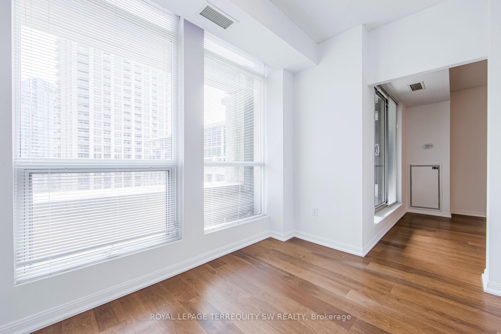 3 Bedrooms Condo at 628 Fleet, Toronto For sale