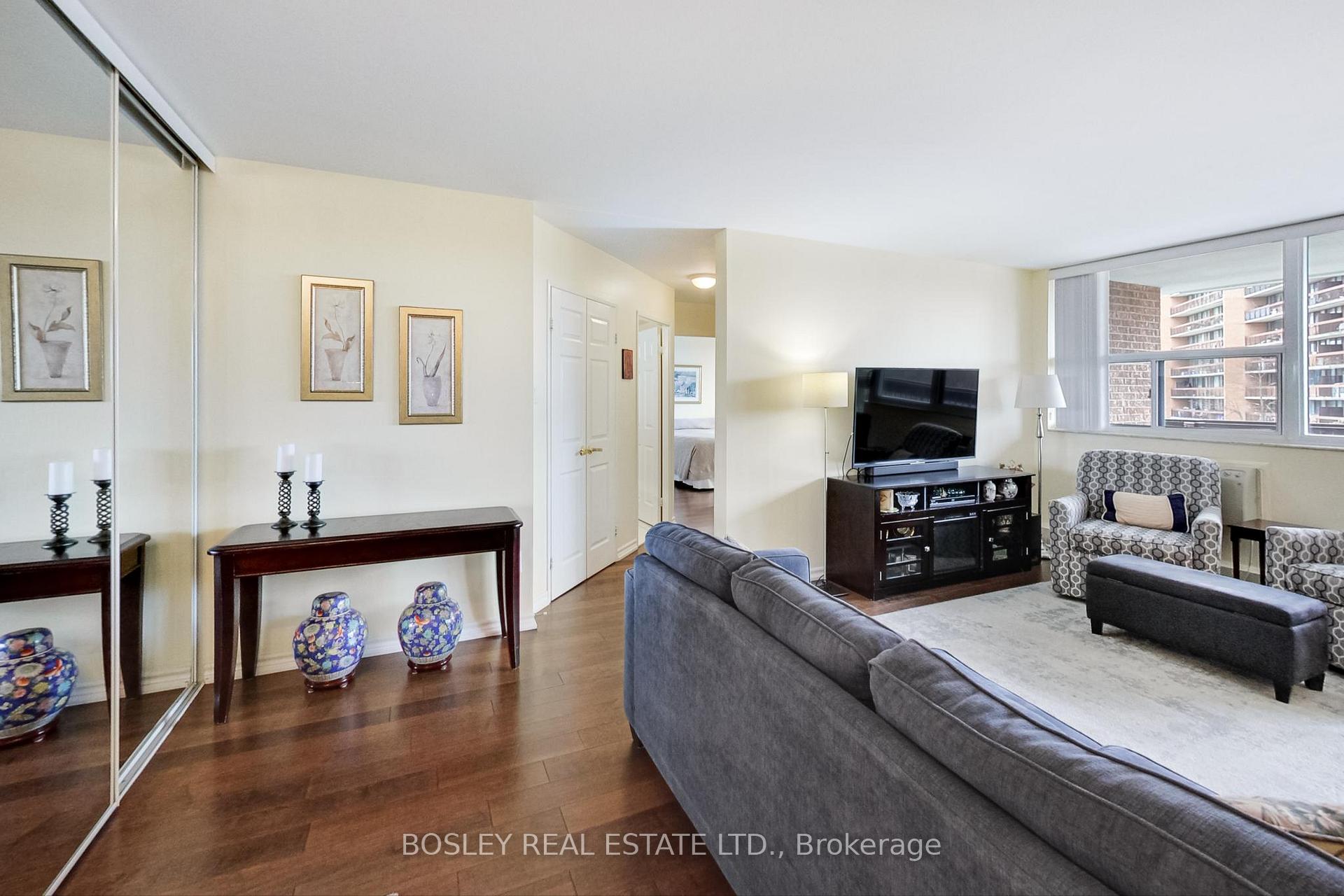 2 Bedrooms Condo at 3501 Glen Erin,  Mississauga For sale