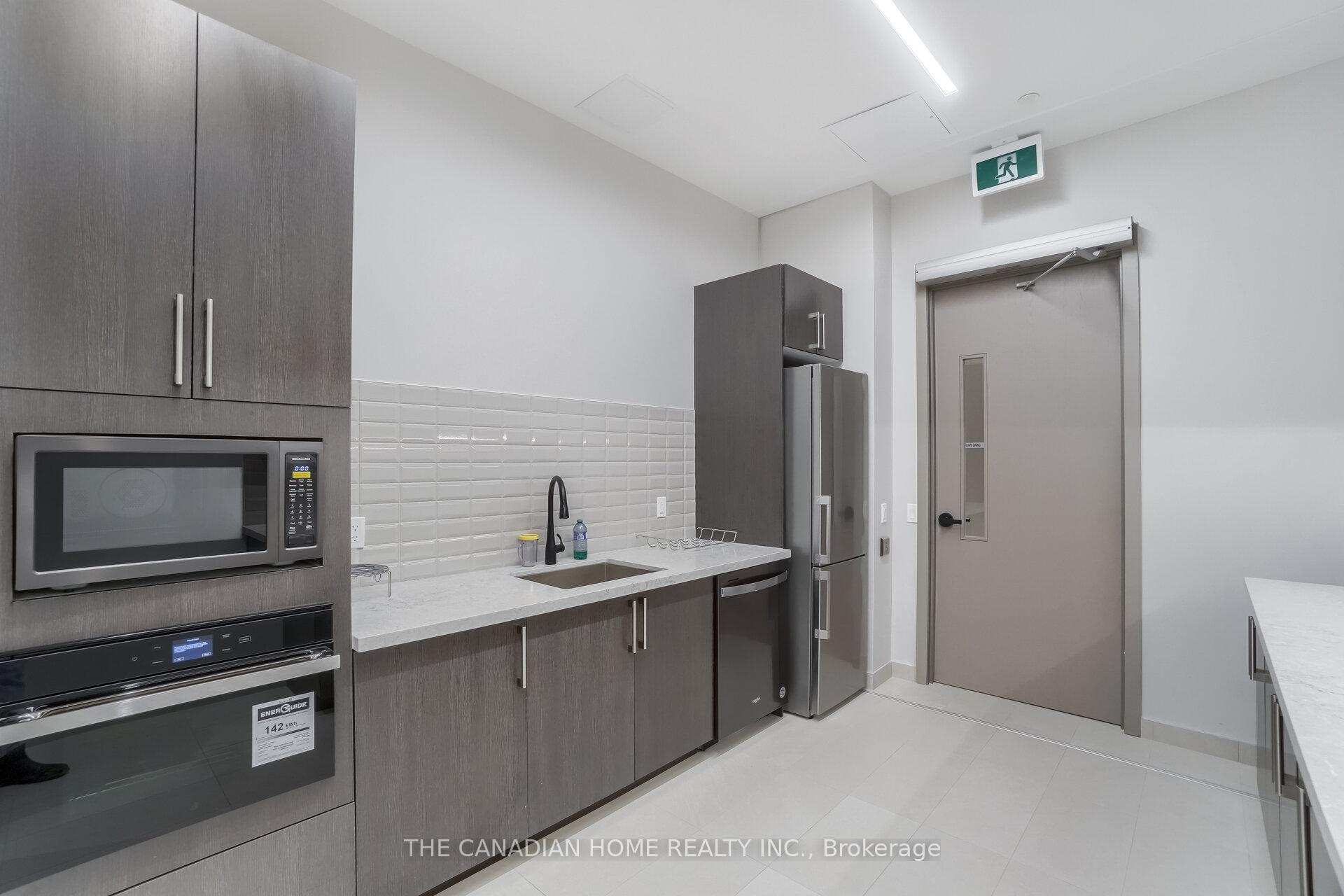 3 Bedrooms Condo at 4655 Metcalfe, Mississauga For sale
