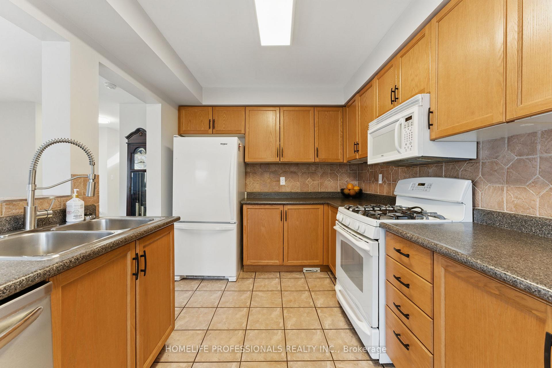 3 Bedrooms Condo at 485 Green,  Hamilton For sale