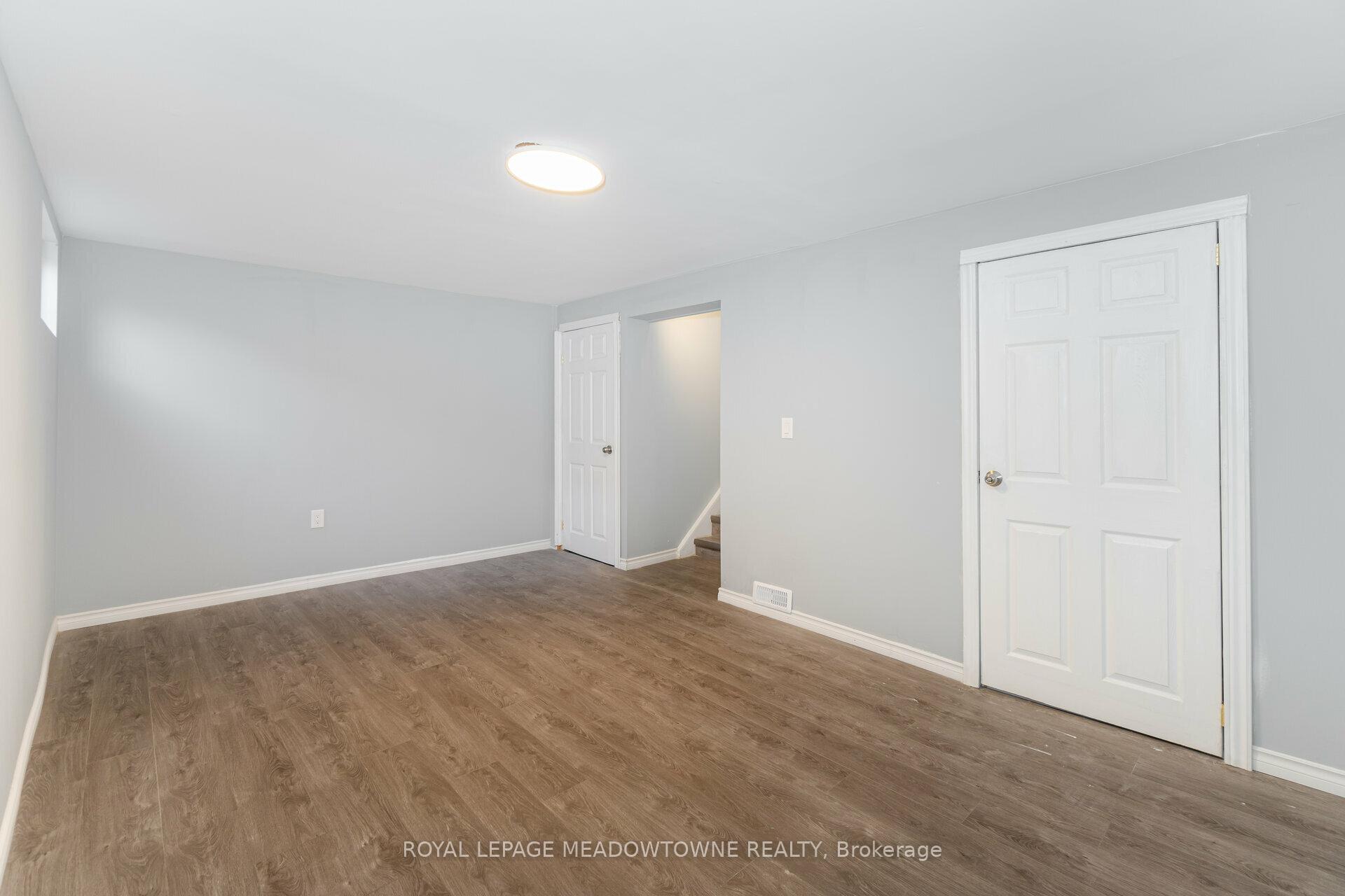 3 Bedrooms Condo at 11 Harrisford, Hamilton For sale