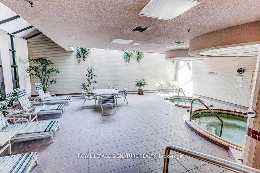 2 Bedrooms Condo at 1200 Don Mills, Toronto For sale