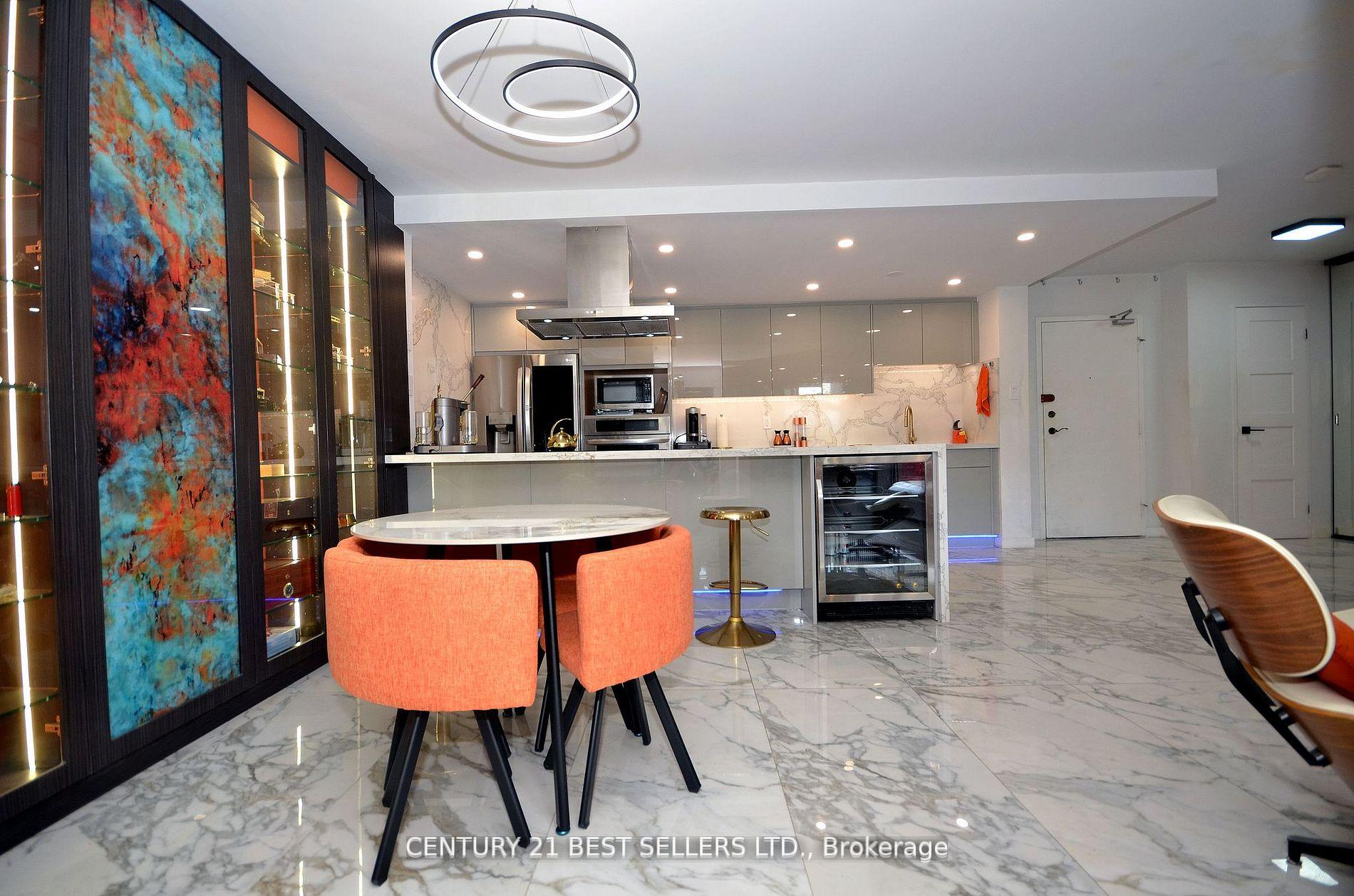 2 Bedrooms Condo at 100 Canyon,  Toronto For sale