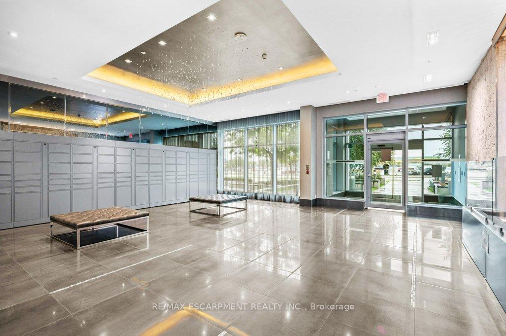 2 Bedrooms Condo at 55 Speers, Oakville For sale