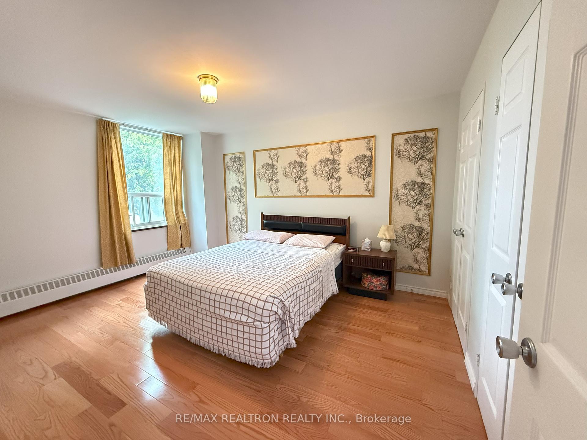 3 Bedrooms Condo at 1 Four Winds, Toronto For sale