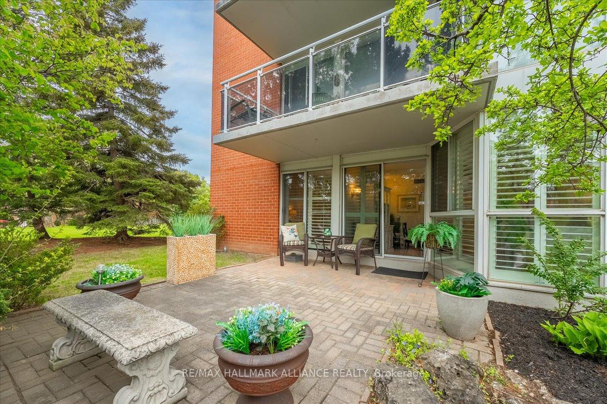 2 Bedrooms Condo at 1071 QUEENS, Oakville For sale