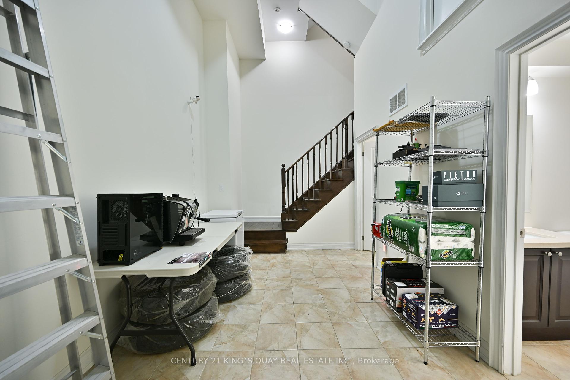 3 Bedrooms Condo at 40 Hargrave,  Toronto For sale