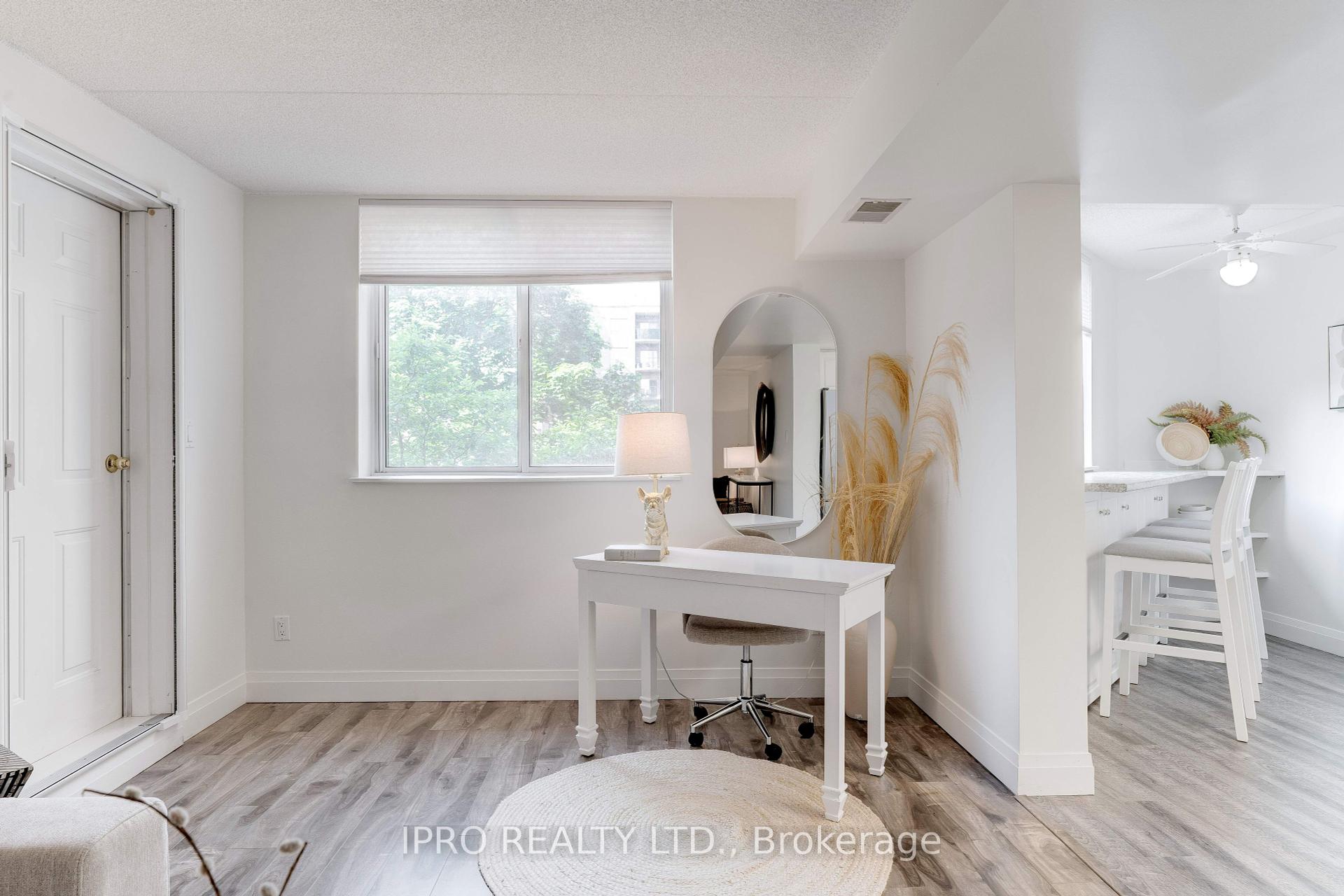 2 Bedrooms Condo at 3499 Upper Middle, Burlington For sale