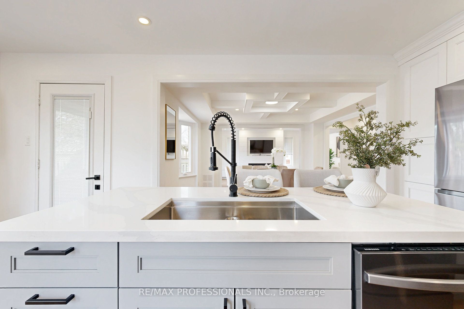1327 Greenwood Crescent