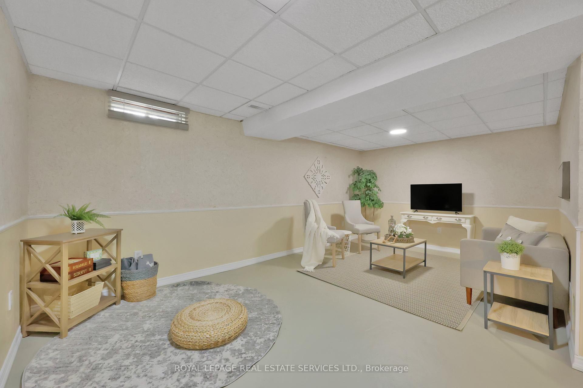3 Bedrooms Condo at 3125 Fifth, Mississauga For sale