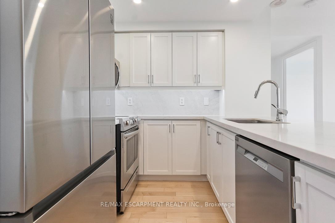 1 Bedroom Condo at 18 Kenaston, Toronto For sale