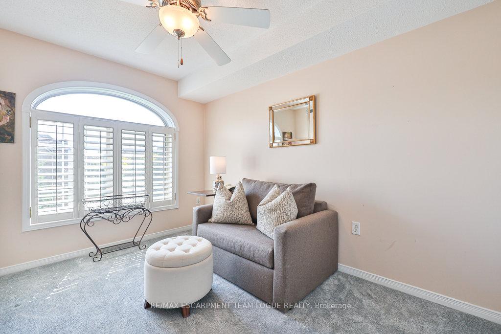 2 Bedrooms Condo at 216 Plains Road West, Burlington For sale