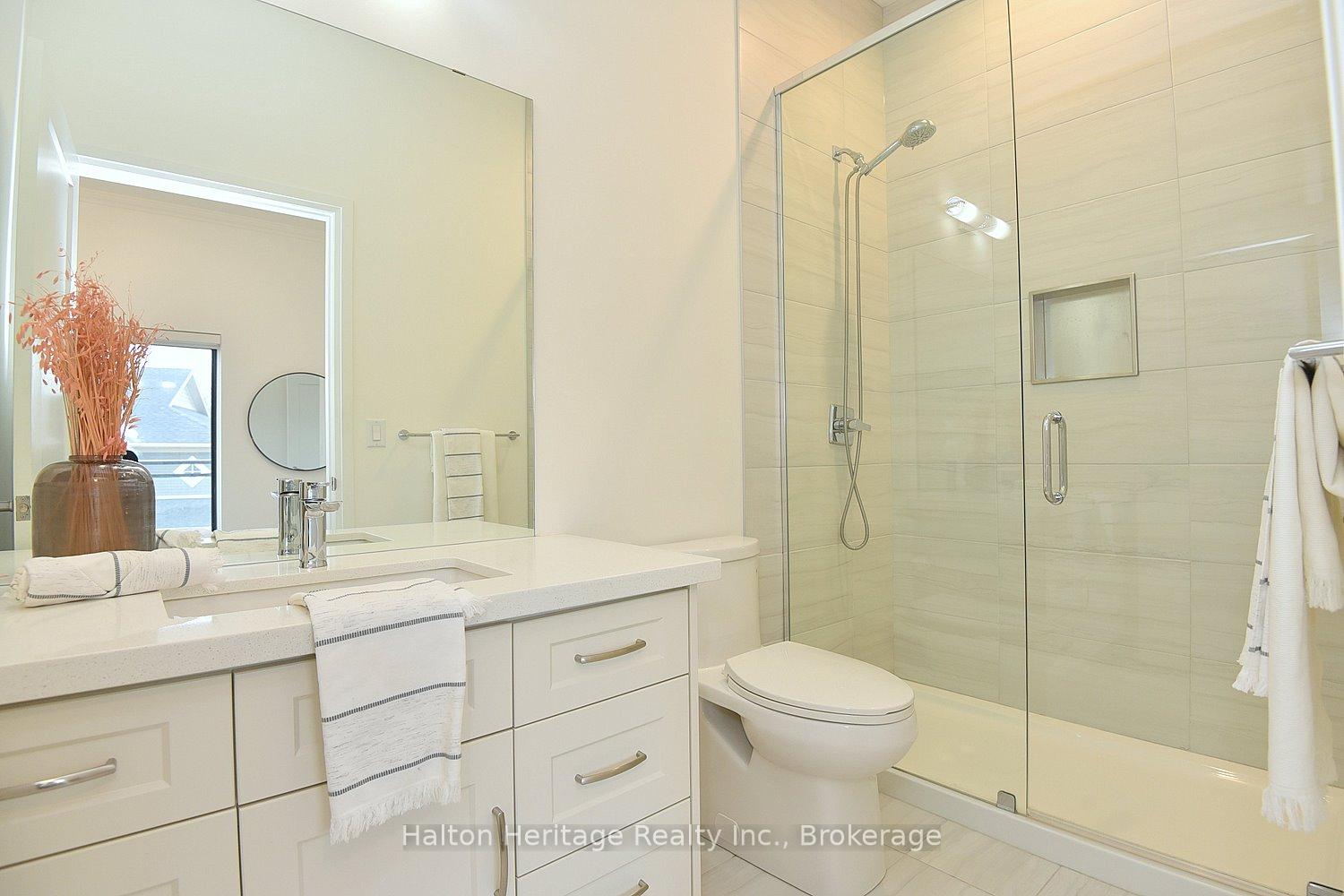 2 Bedrooms Condo at 30 Hamilton,  Hamilton For sale