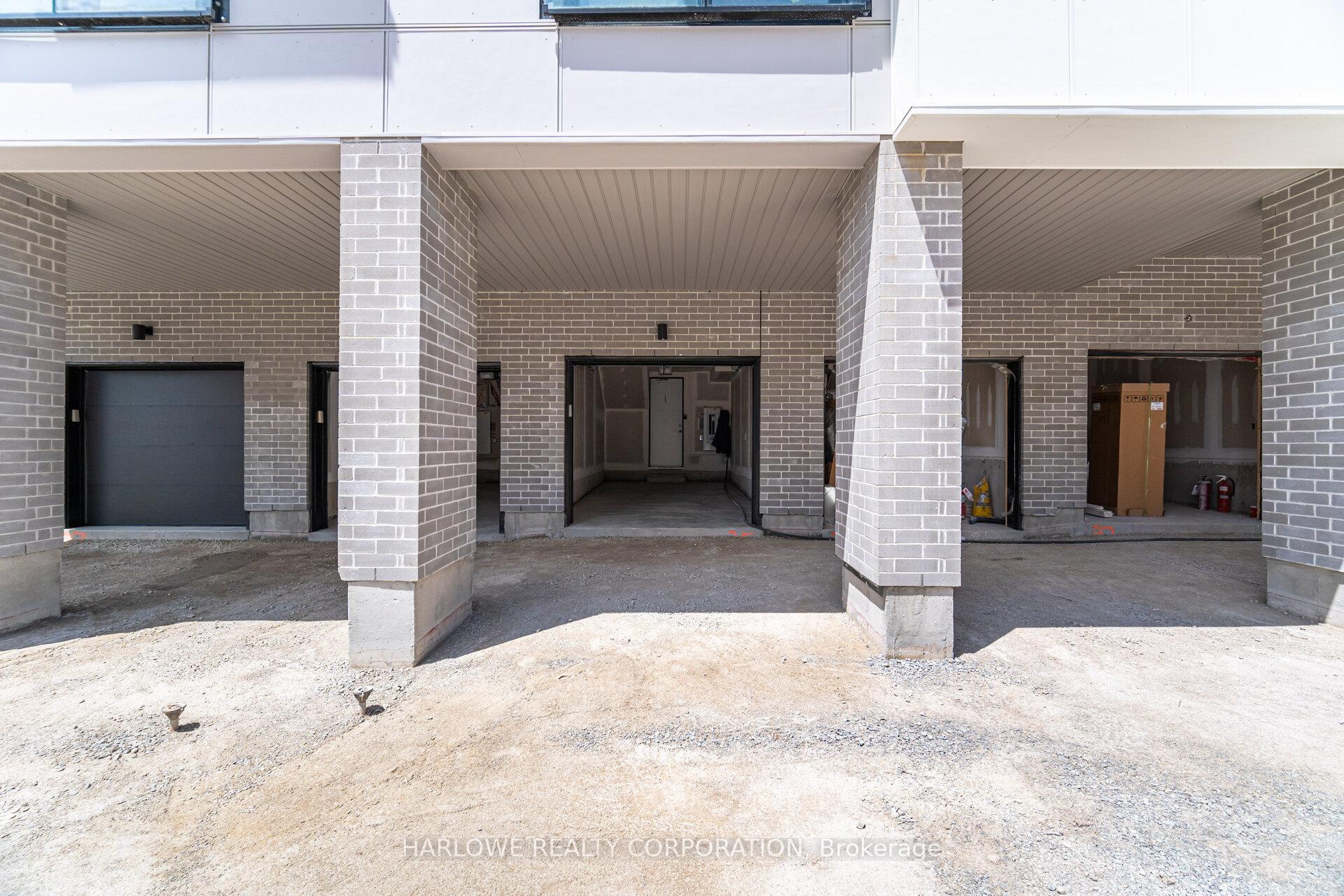 3 Bedrooms Condo at 268 Ironside, Oakville For sale