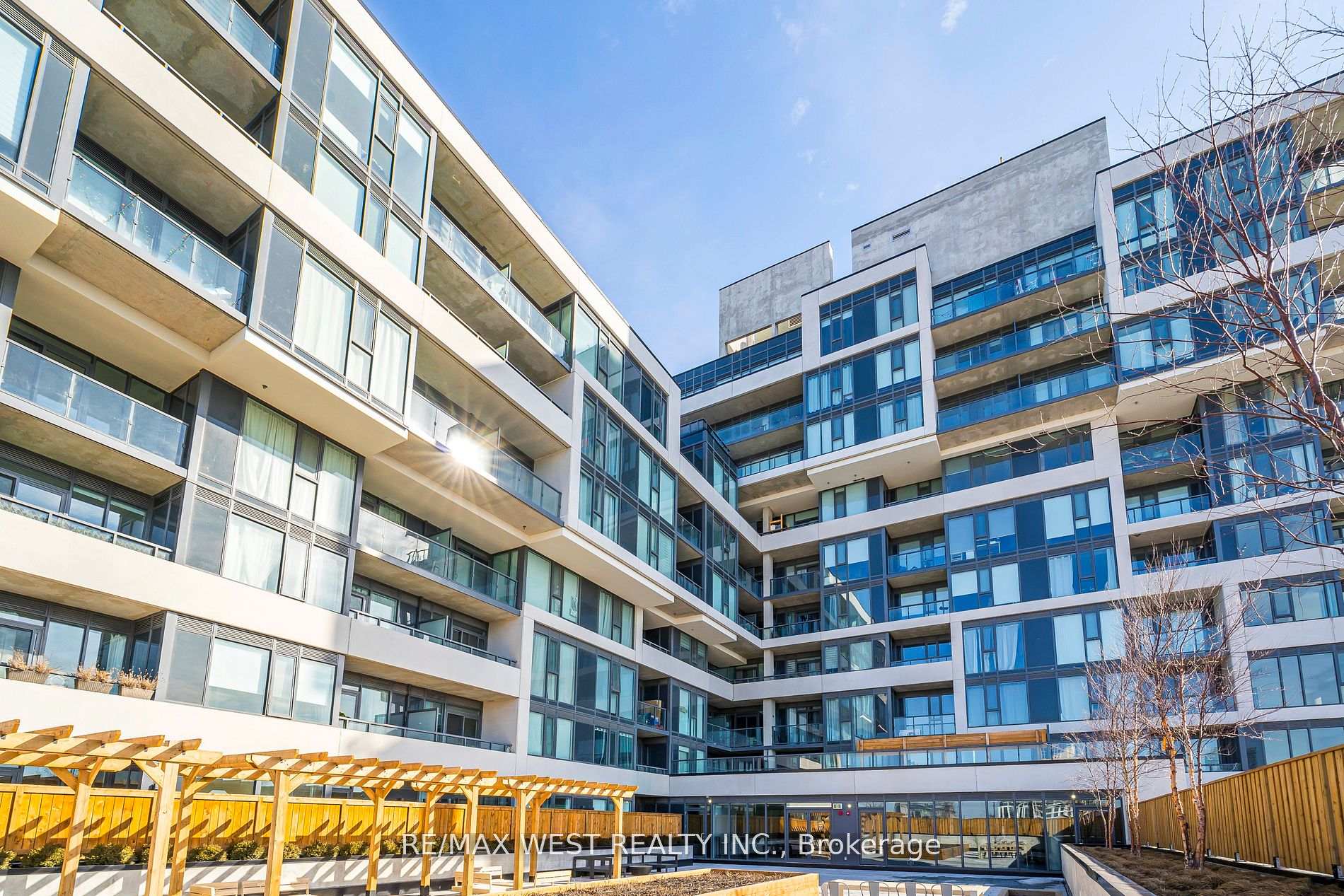 2 Bedrooms Condo at 859 The Queensway, Toronto For sale