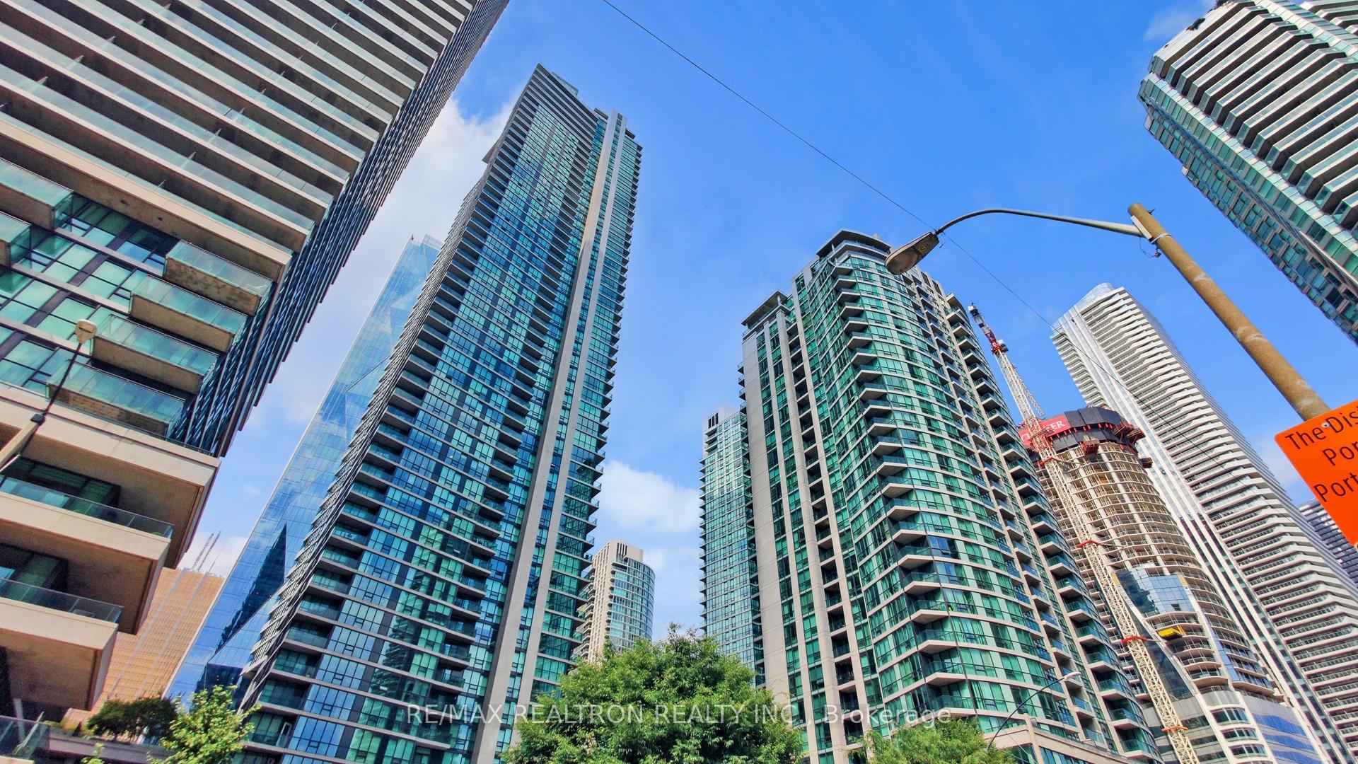 1 Bedroom Condo at 18 Harbour, Toronto For sale