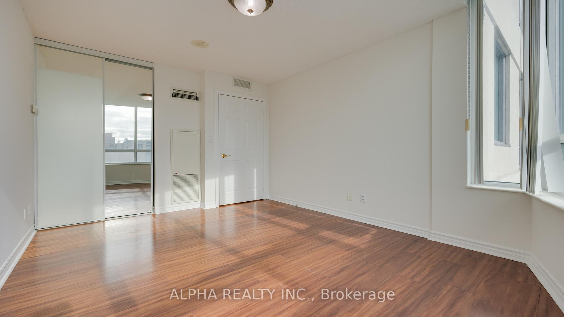 2 Bedrooms Condo at 18 Spring Garden,  Toronto For sale
