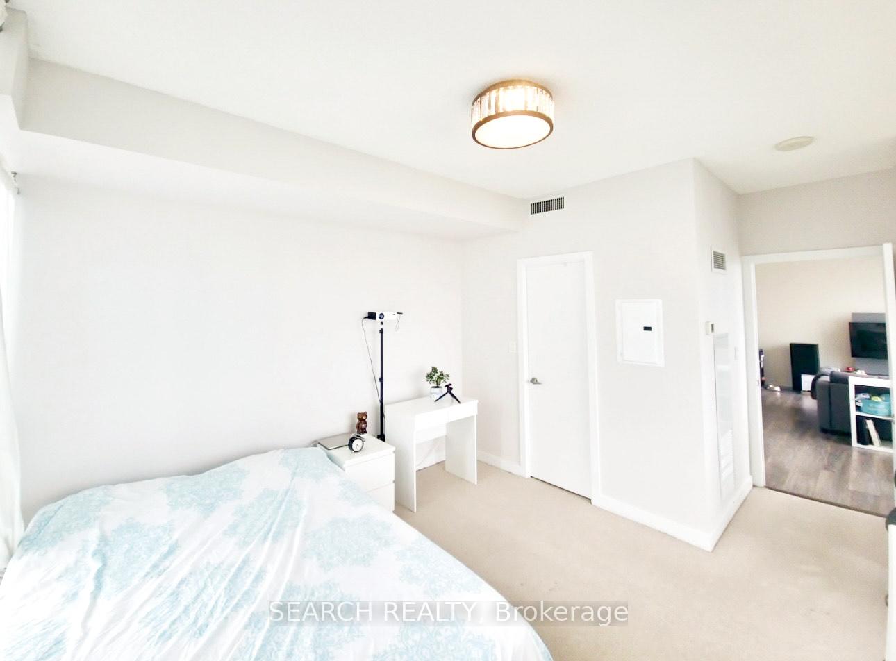 2 Bedrooms Condo at 4099 Brickstone, Mississauga For sale