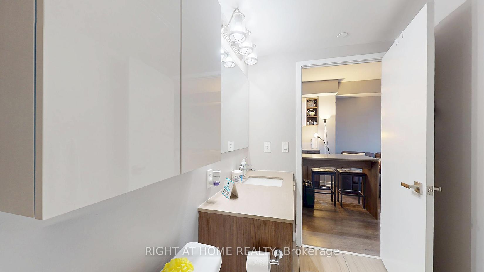 1 Bedroom Condo at 31 Tippet,  Toronto For sale