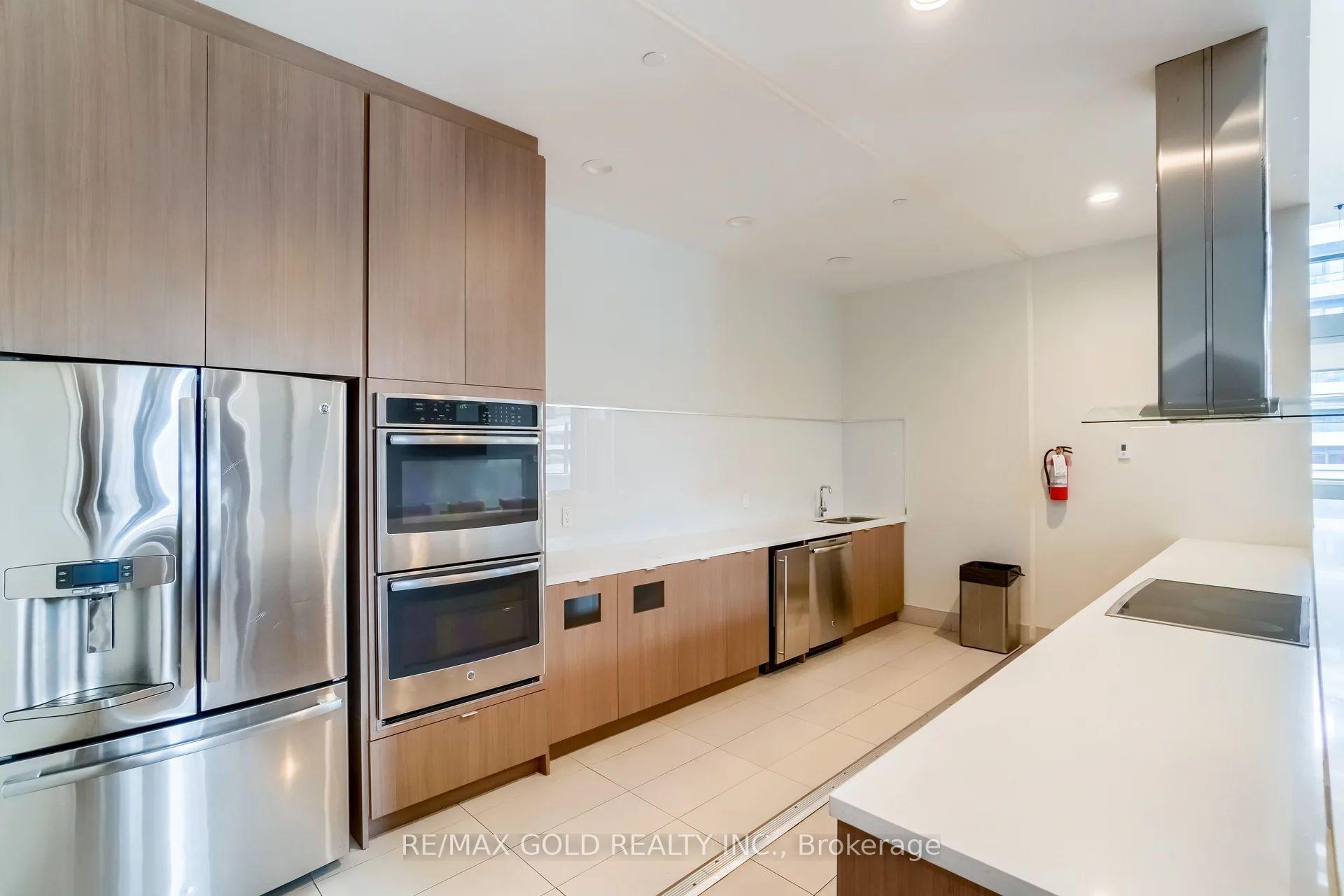 3 Bedrooms Condo at 2212 Lakeshore, Toronto For sale