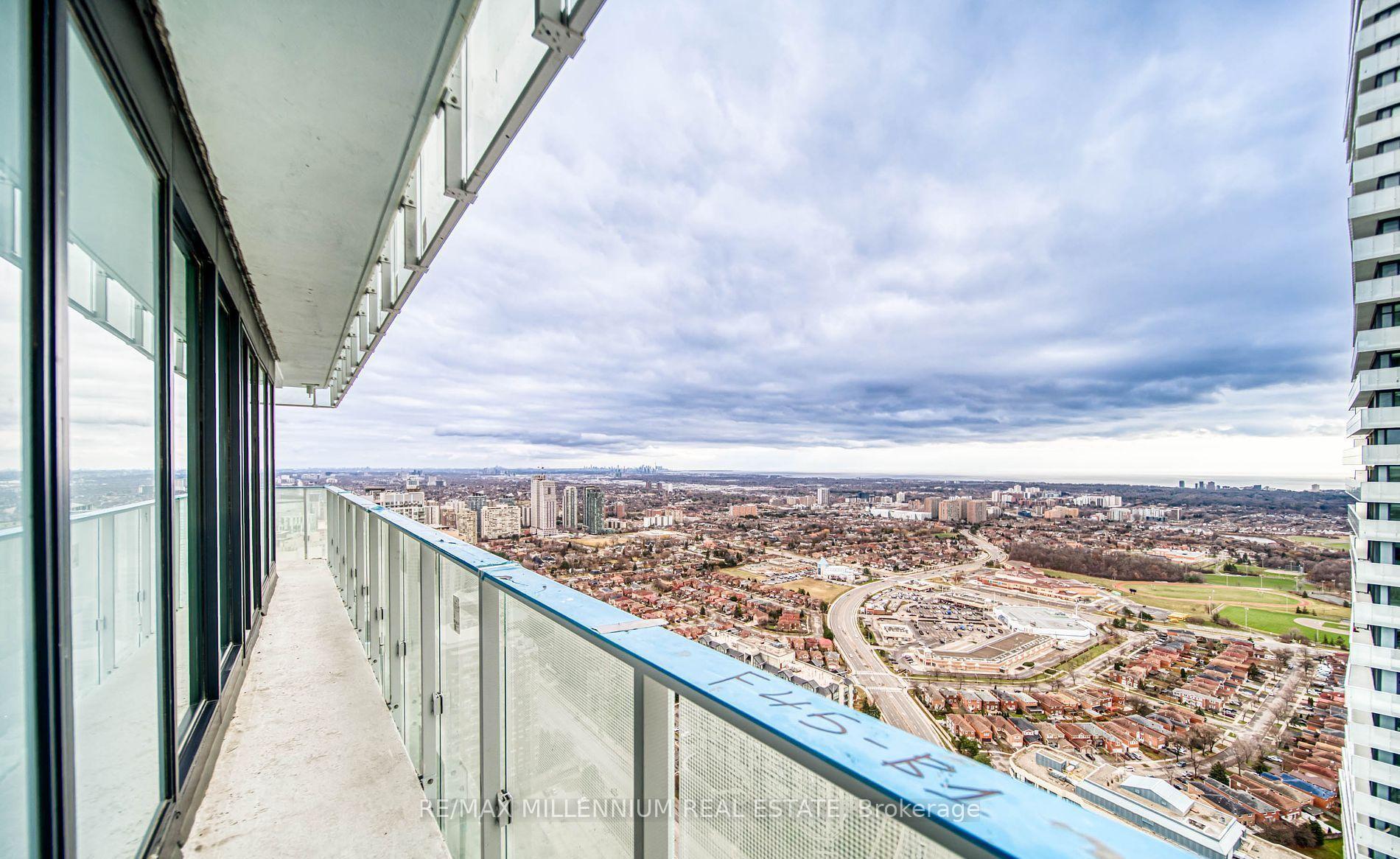 2 Bedrooms Condo at 3900 Confederation, Mississauga For sale
