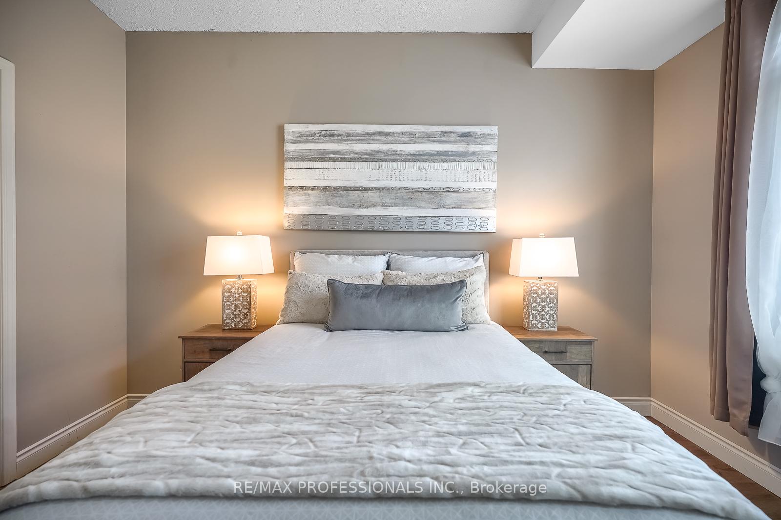 3 Bedrooms Condo at 32 Stadium, Toronto For sale