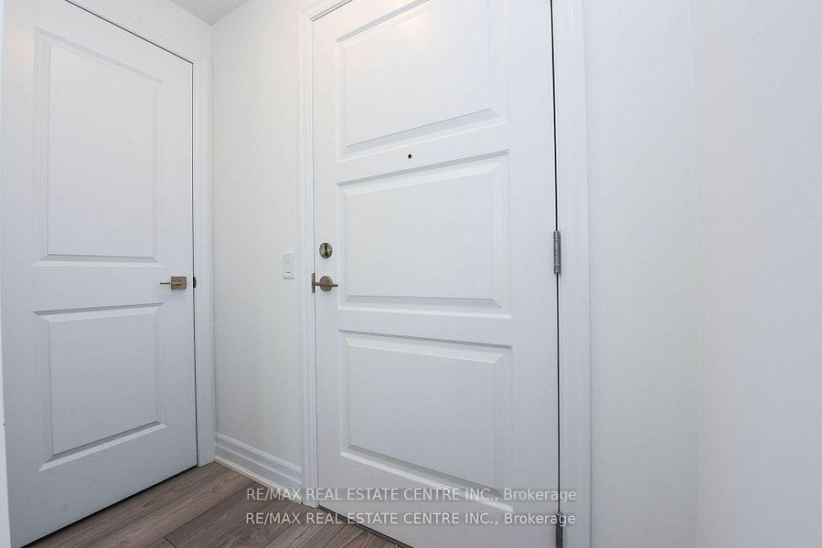2 Bedrooms Condo at 36 Elm, Mississauga For sale