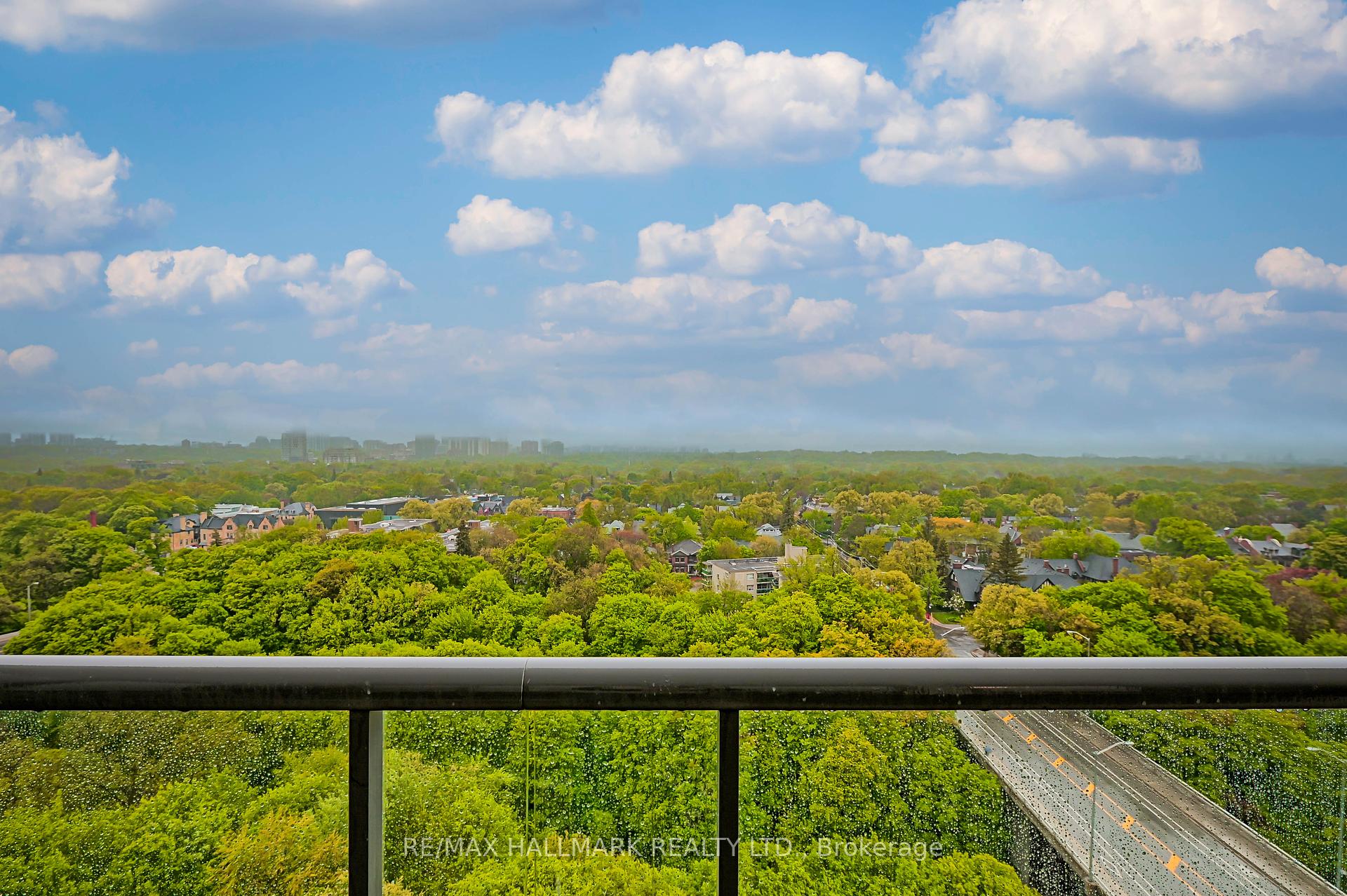 2 Bedrooms Condo at 388 Bloor, Toronto For sale