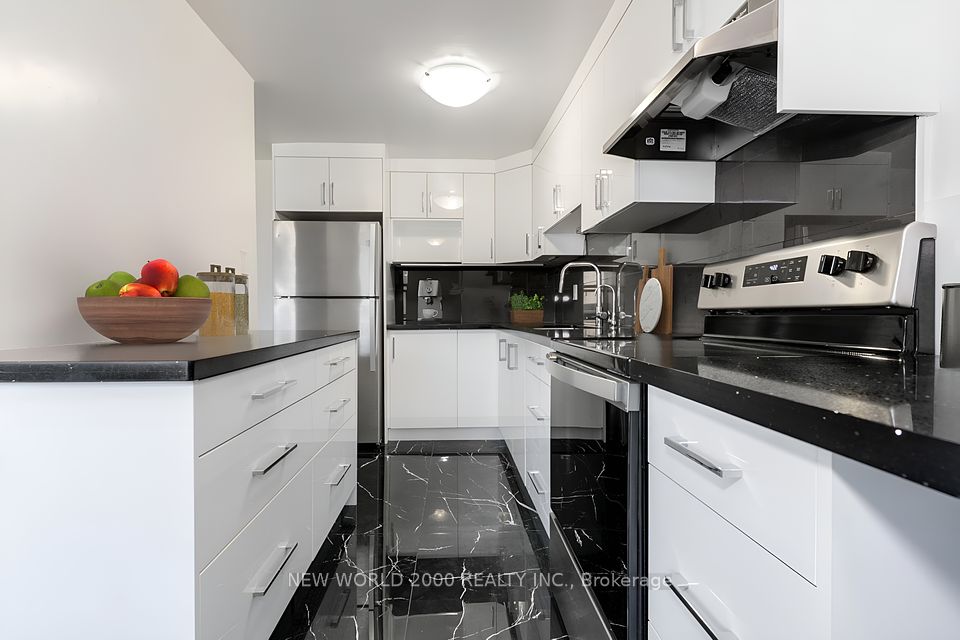 485 Eglinton