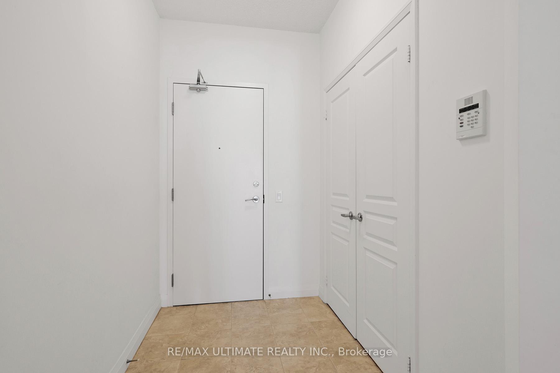 2 Bedrooms Condo at 1121 Bay, Toronto For sale